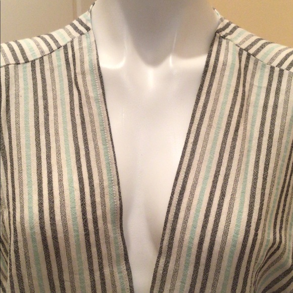 Sleeveless ruffled sides open jacket - Picture 2 of 7